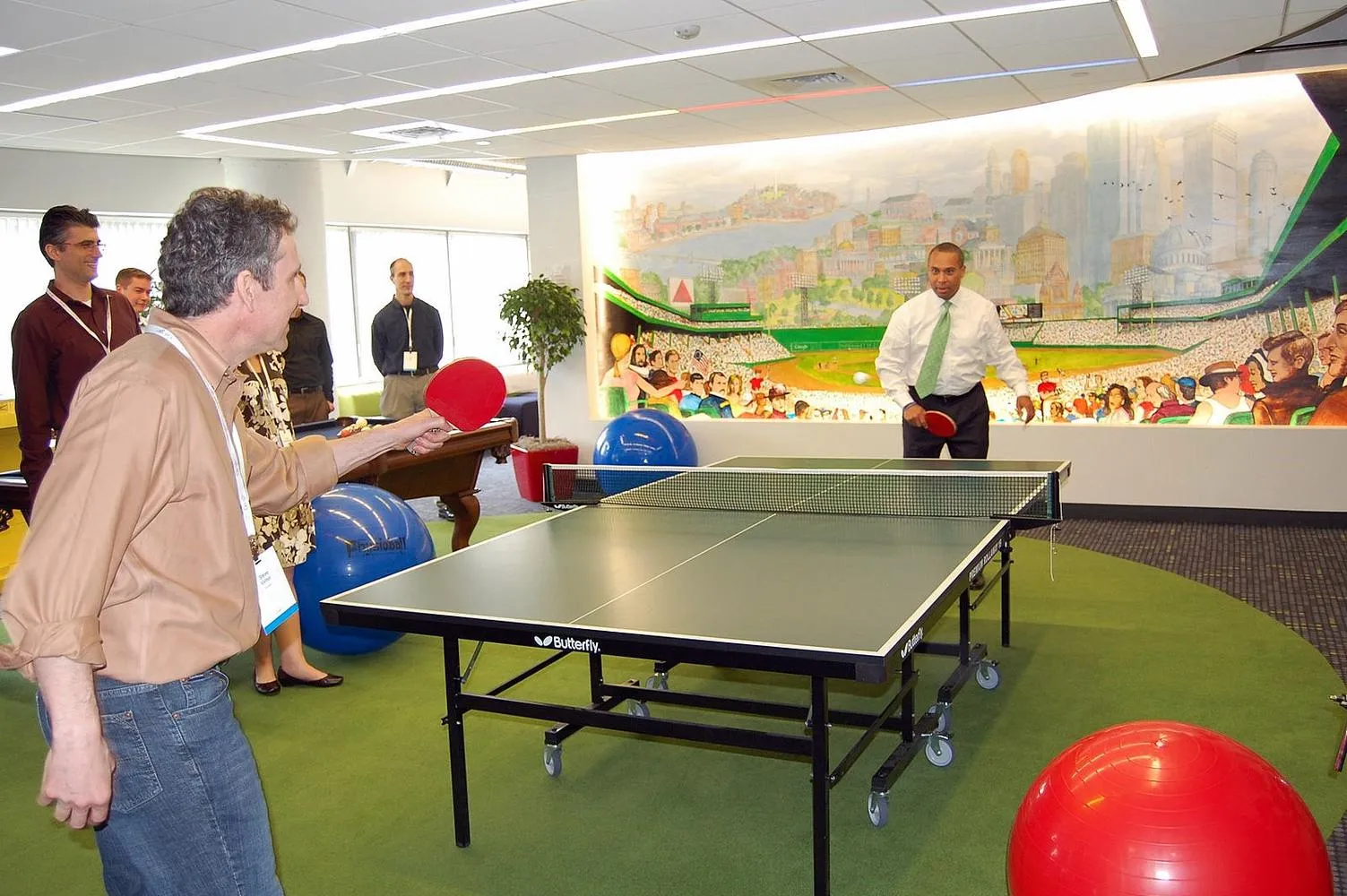 Perks for Productivity: The 8 Best Company Benefits for Productivity and Happiness